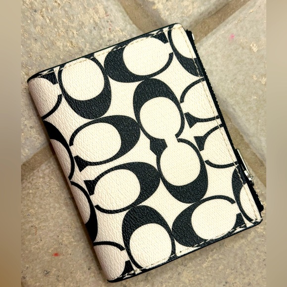 NWT - Coach Snap Wallet - Picture 6 of 6